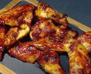 Así de fácil es hacer alitas de pollo al horno con salsa barbacoa alitas de pollo al horno