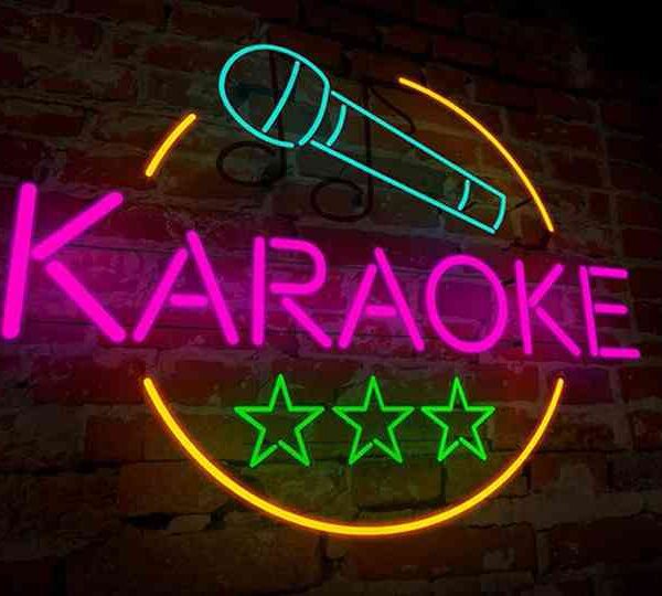 Así de fácil es descubrir las 83 Mejores Canciones de Karaoke en español. Las mejores canciones de Karaoke