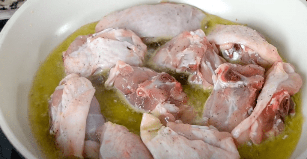 freir el pollo al ajillo