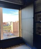 placa solar en ventana piso