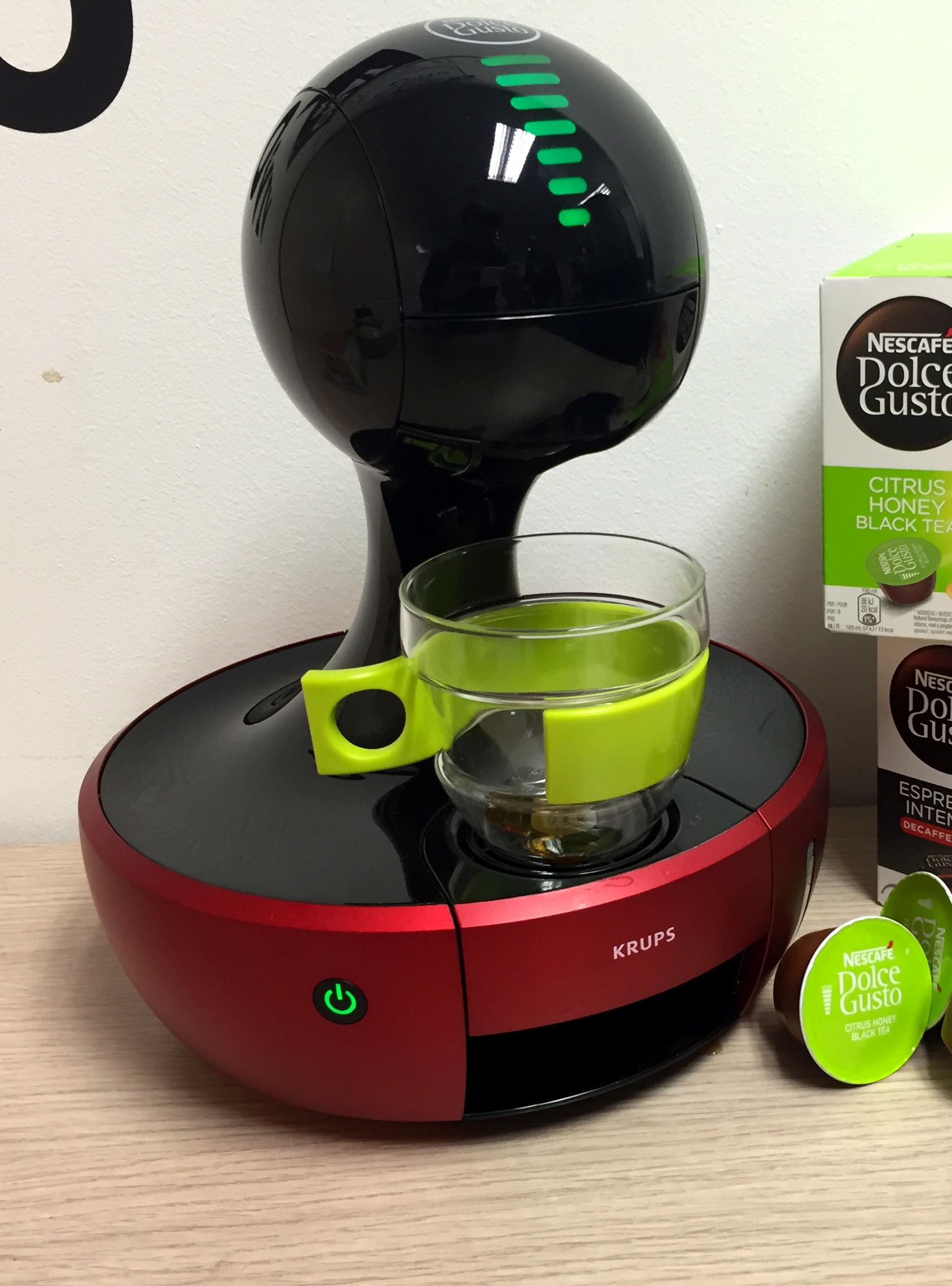 Dep&oacute;sito de agua de una cafetera Dolce Gusto, punto habitual de fugas