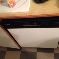 Panel de mandos de un lavavajillas Bosch SuperSilence integrado bajo la encimera